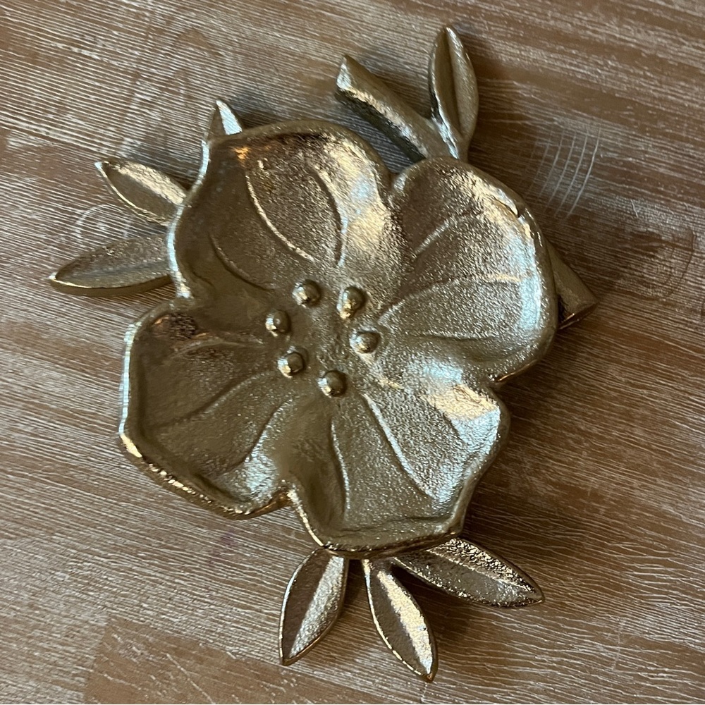 Opalhouse. Gold Flower Jewelry Dish. 2 of 2